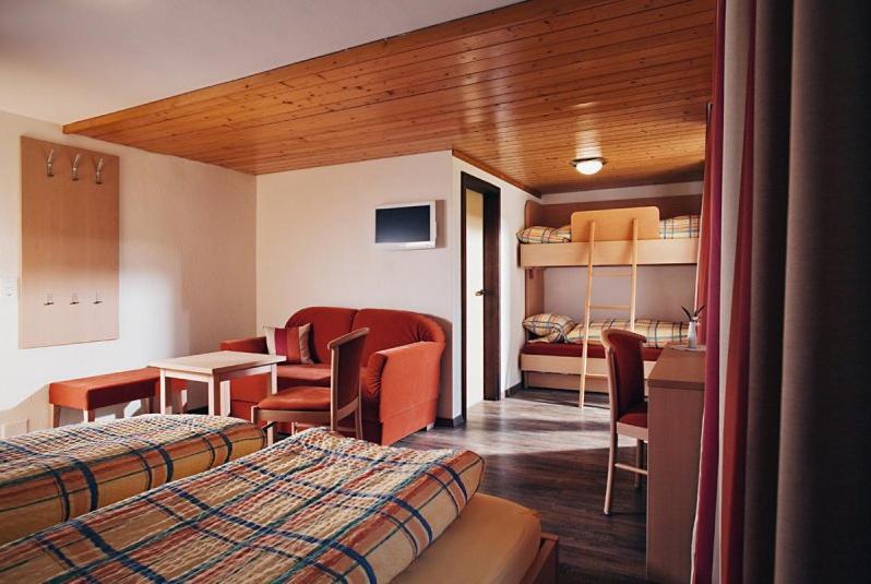 Hotel Des Alpes Kandersteg Oda fotoğraf