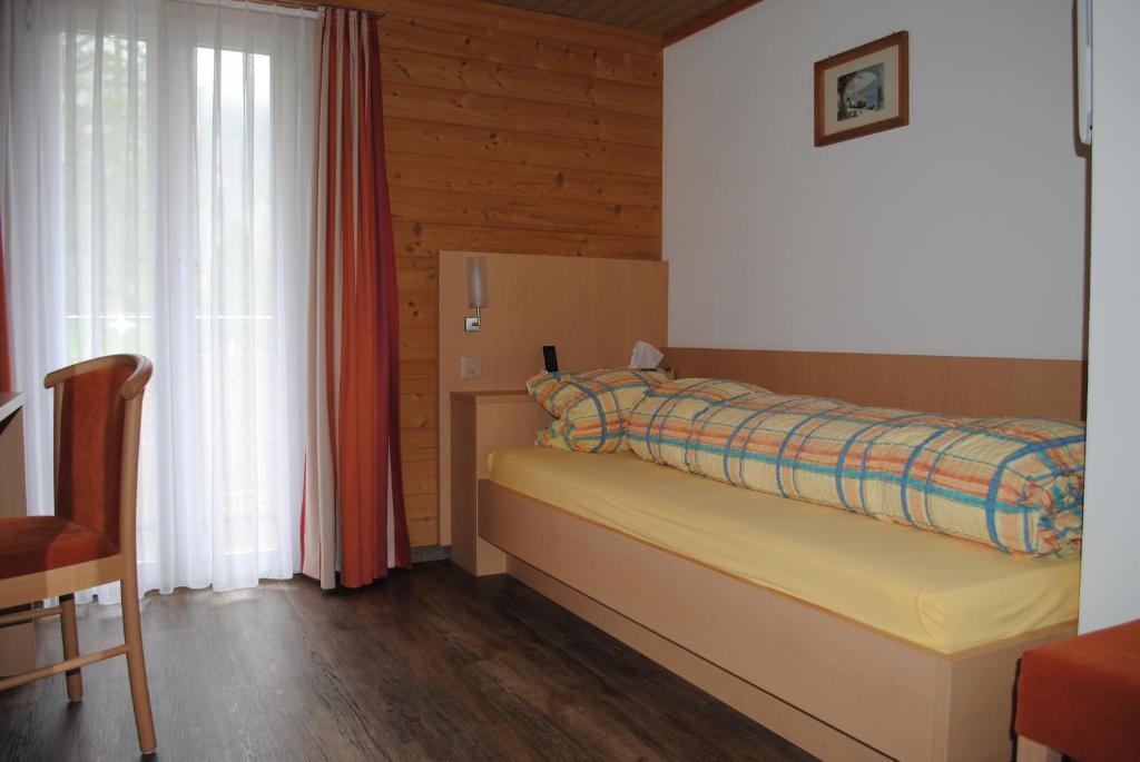 Hotel Des Alpes Kandersteg Oda fotoğraf