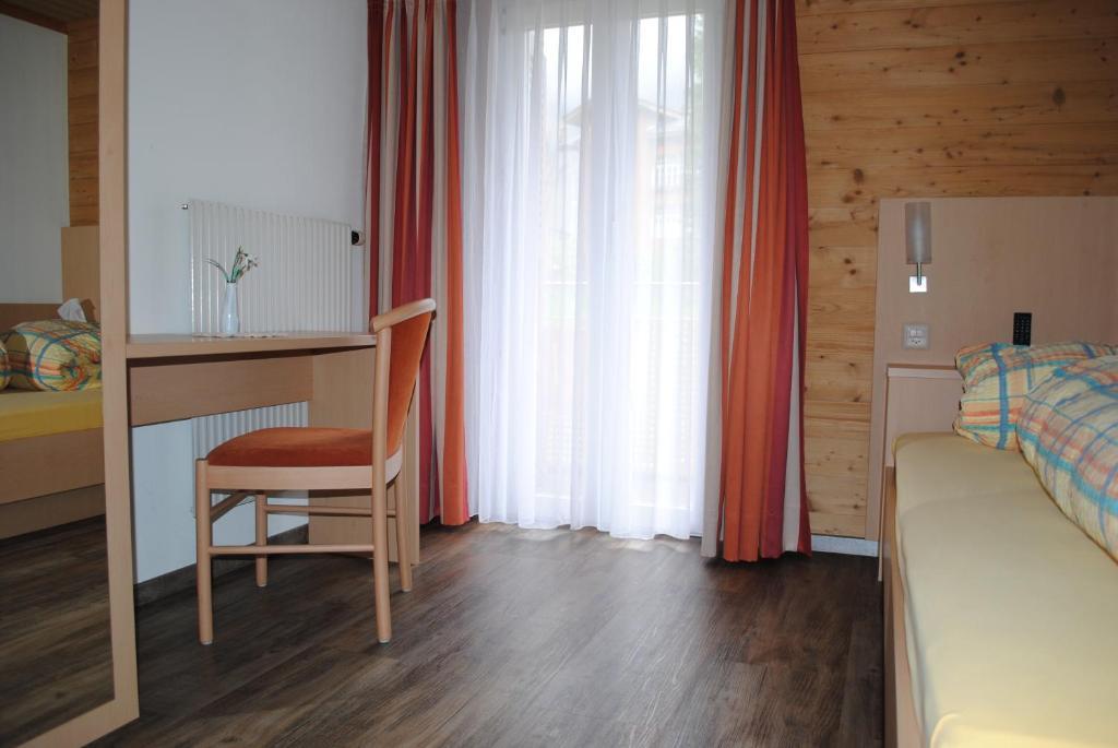 Hotel Des Alpes Kandersteg Oda fotoğraf