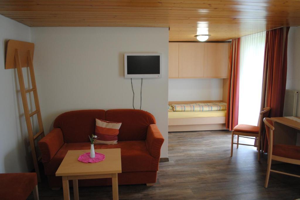 Hotel Des Alpes Kandersteg Oda fotoğraf