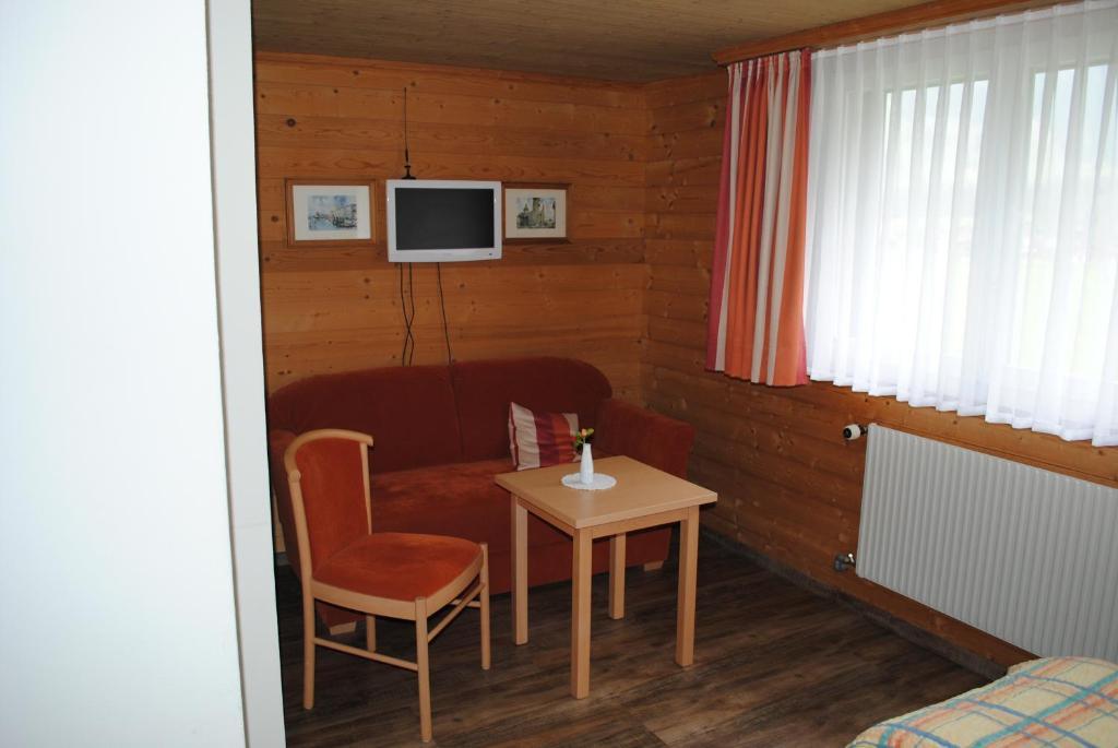 Hotel Des Alpes Kandersteg Oda fotoğraf